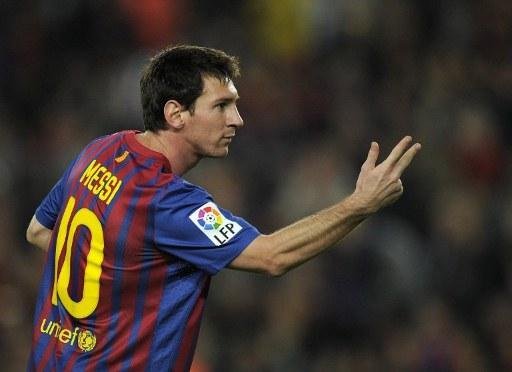 Barcelona goleia e vira l&iacute;der provis&oacute;rio