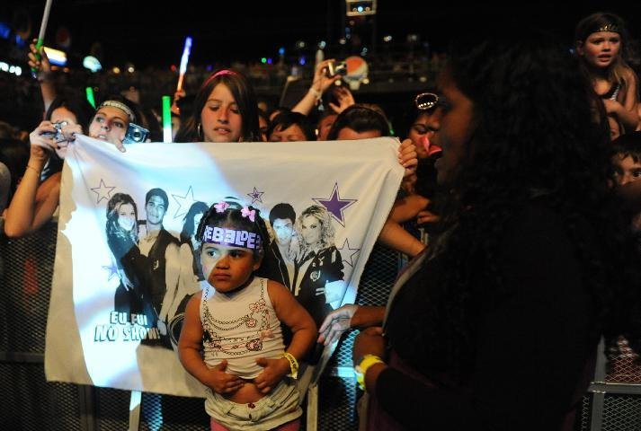Rebeldes cantam at&eacute; Katy Perry no show de Porto Alegre