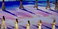 Atores encenam durante a cerimônia de encerramento dos Jogos Pan-americanos