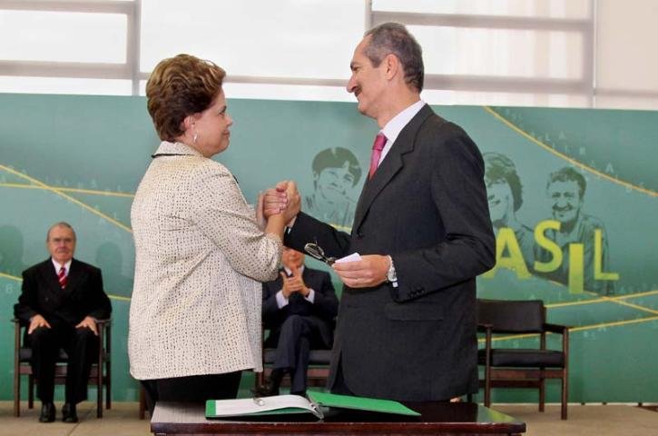 Rebelo abriu o discurso com um elogio &agrave; presidente Dilma Rousseff