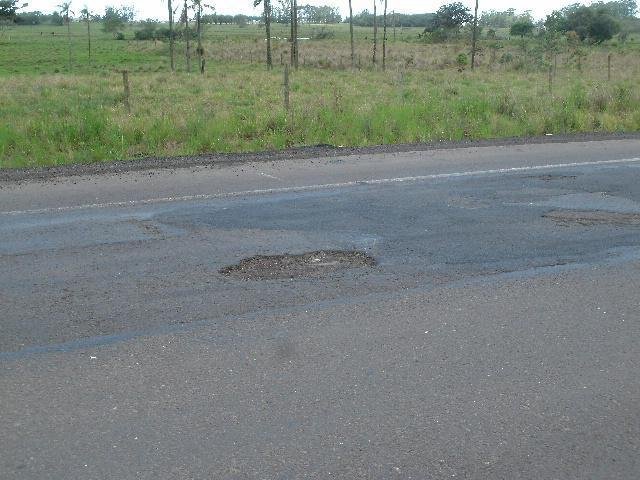 Cratera na via pode ter causado a colis&atilde;o lateral