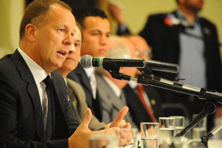 Mano Menezes projeta volta r&aacute;pida de Dami&atilde;o &agrave; Sele&ccedil;&atilde;o Brasileira