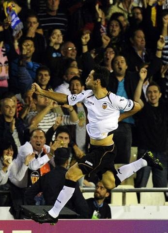 Jonas marca aos 11 segundos e Valencia vence na Liga dos Campe&otilde;es
