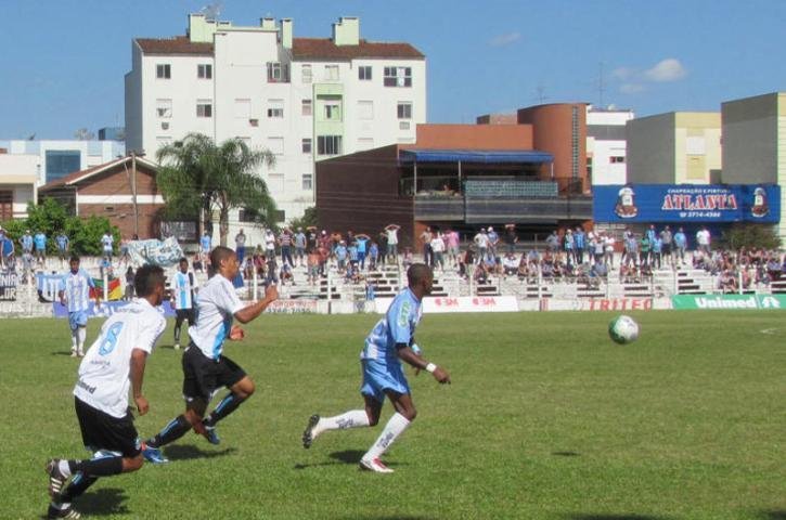 Lajeadense vence o Gr&ecirc;mio por 4 a 2  e est&aacute; perto da final da Copa FGF