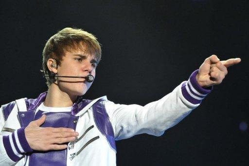 Justin Bieber vai processar f&atilde; por afirmar que &eacute; m&atilde;e de um filho seu