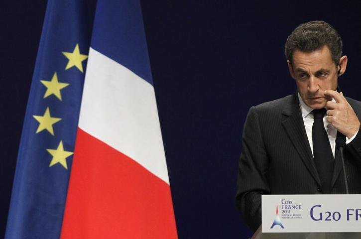 Nicolas Sarkozy deu ultimato e afirmou que pa&iacute;s n&atilde;o receber&aacute; empr&eacute;stimo de 8 bilh&otilde;es 