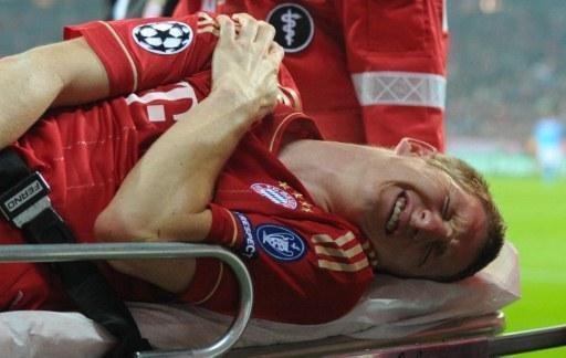 Schweinsteiger &eacute; operado e s&oacute; volta Bayern em 2012