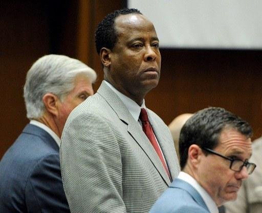 Conrad Murray acompanhou a sess&atilde;o do j&uacute;ri