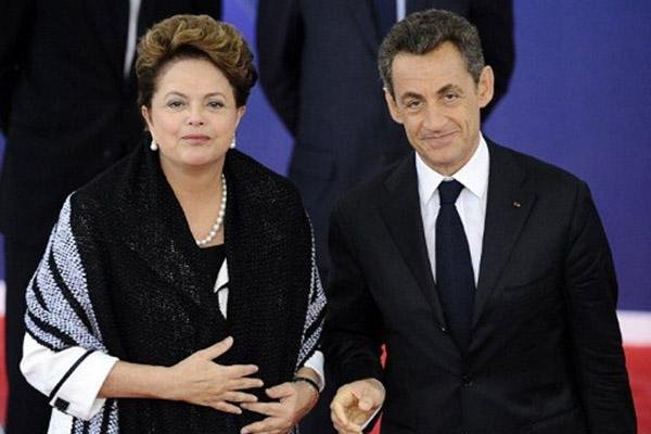 Dilma chega &agrave; reuni&atilde;o de c&uacute;pula ao lado do presidente da Fran&ccedil;a, Nicolas Sarkozy