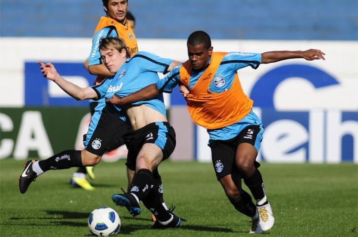 Gr&ecirc;mio precisa usar velocidade para superar Atl&eacute;tico-MG, afirma Adilson