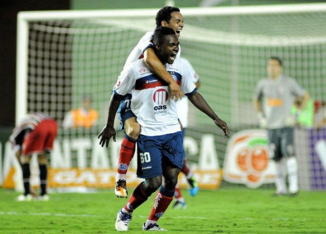 Com virada heroica, Bahia derrota S&atilde;o Paulo por 4 a 3