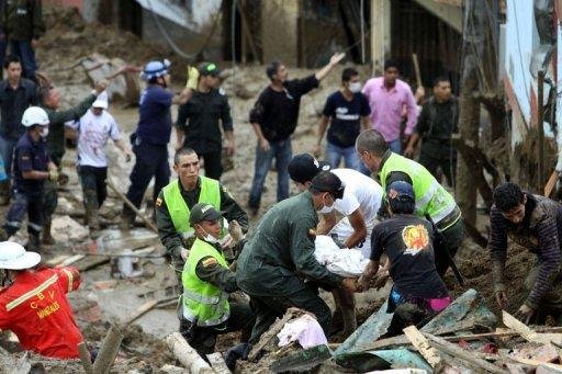 Equipes de resgate trabalham no socorro &agrave;s v&iacute;timas