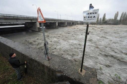 It&aacute;lia sofre com chuva, inunda&ccedil;&otilde;es e deslizamentos de terra