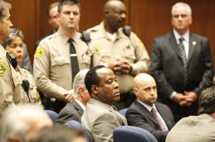 M&eacute;dico de Michael Jackson &eacute; considerado culpado