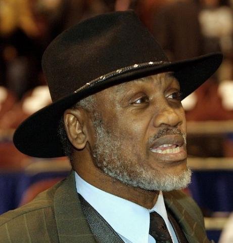 Joe Frazier sofria de c&acirc;ncer no f&iacute;gado e faleceu aos 67 anos 