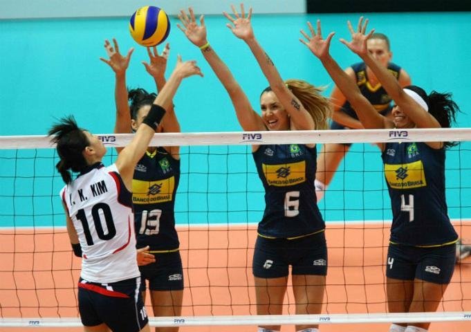 Sele&ccedil;&atilde;o feminina de v&ocirc;lei fez 3 sets a 2 no Toyama City Gymnasium 