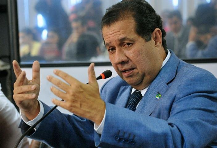Lupi diz que desconhece empresa baiana em seu nome