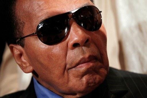 Muhammad Ali lamentou a morte de Joe Frazier