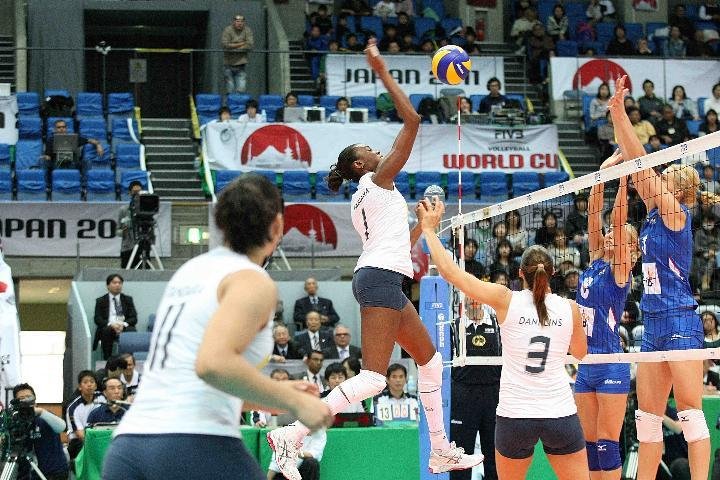 Sele&ccedil;&atilde;o feminina de v&ocirc;lei saiu perdendo por 2 a 0, mas virou a partida em Toyama