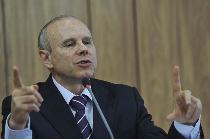 Guido Mantega afirmou que o agravamento da crise internacional exige o fortalecimento da economia brasileira