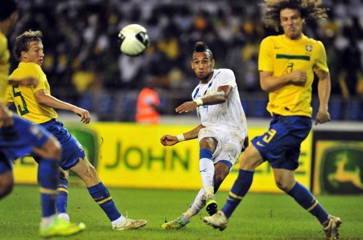 Brasil vence Gab&atilde;o por 2 a 0