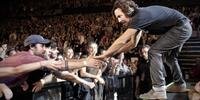 Comemorando 20 anos de carreira, Pearl Jam faz show na Capital 
