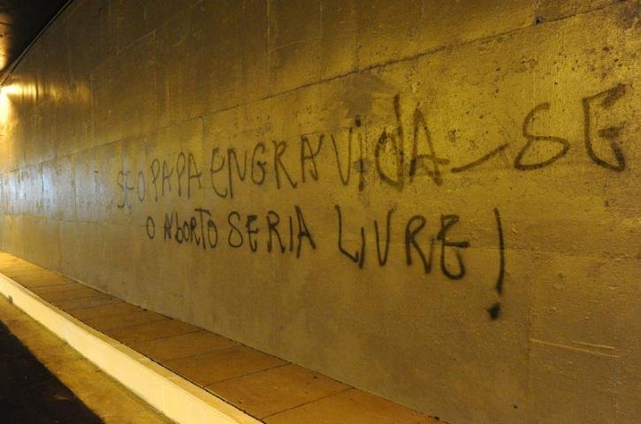 Vandalismo foi feito dez dias depois da remo&ccedil;&atilde;o dos tapumes