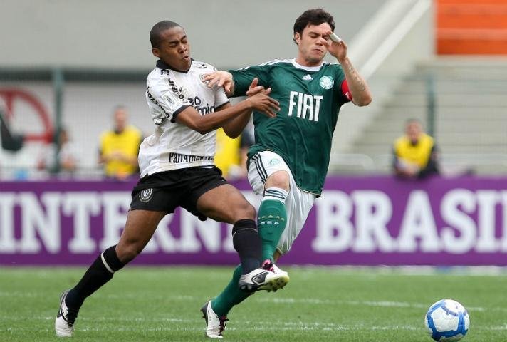 Kleber ainda pensa na proposta do Gr&ecirc;mio