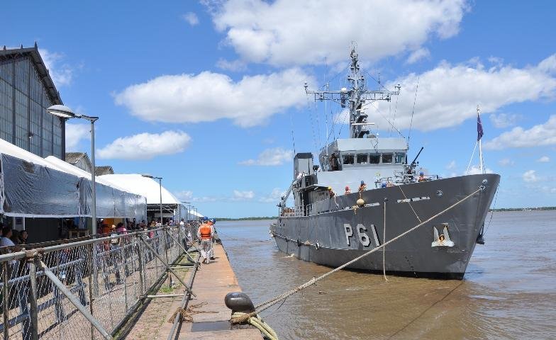 Navio-patrulha atracou no Cais Mau&aacute; na manh&atilde; de s&aacute;bado