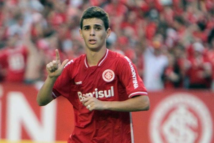 Jornal catal&atilde;o divulgou hoje lista de dez jogadores que clube tem interesse em contratar