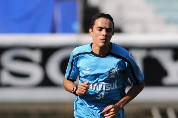 L&uacute;cio volta ao time titular do Gr&ecirc;mio contra o Fluminense