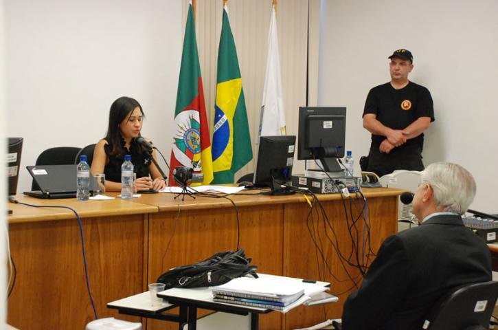 Depoimento de ex-reitor da UFSM &eacute; interrompido