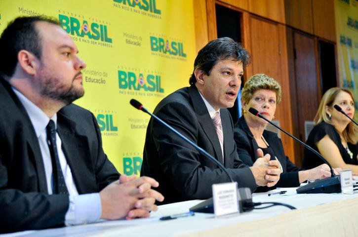 MEC ir&aacute; cortar 50 mil vagas em faculdades de baixa qualidade