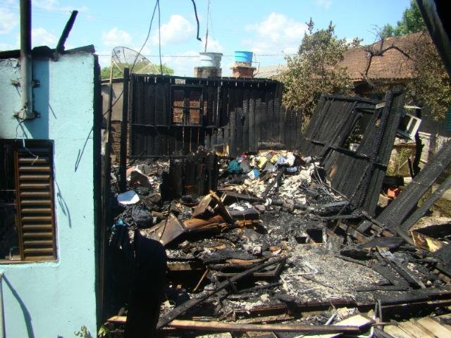Mulher de sargento da BM morre em inc&ecirc;ndio no Vale dos Sinos