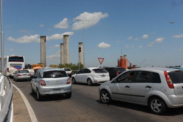 A ponte foi nivelada ao solo &agrave;s 11h27min, quando o tr&aacute;fego foi liberado no local