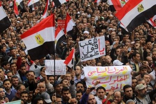 Pol&iacute;cia dispersa manifesta&ccedil;&atilde;o na pra&ccedil;a Tahrir, no Cairo