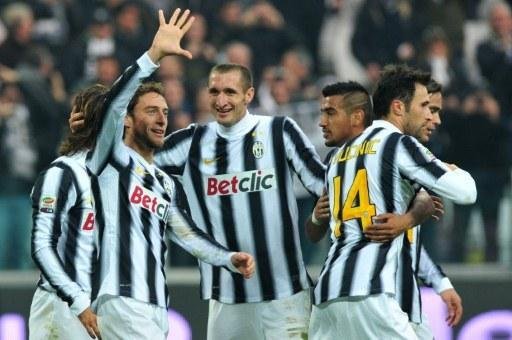	Juventus bate Palermo e assume lideran&ccedil;a do Italiano