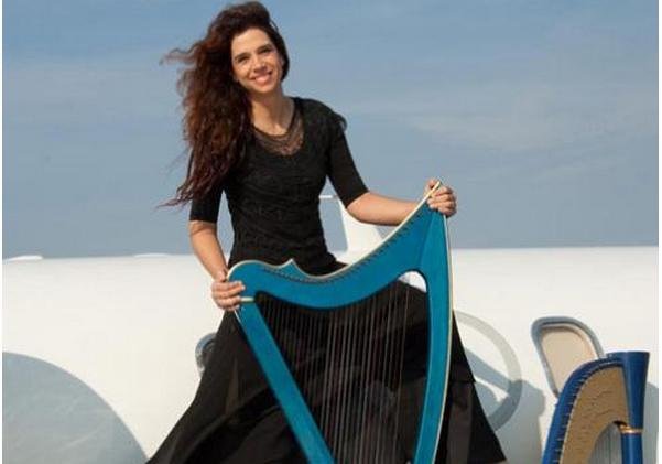 Cantora Cristina Braga se apresenta amanh&atilde;
