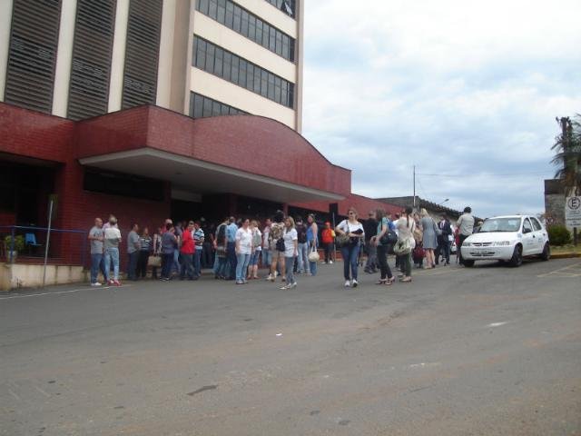 Prefeitura foi evacuada no momento do acidente 