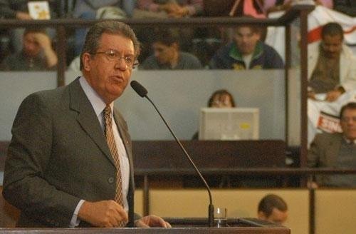 Dota&ccedil;&atilde;o na educa&ccedil;&atilde;o &eacute; de R$ 1,1 bilh&atilde;o a mais do que em 2011, segundo Pont