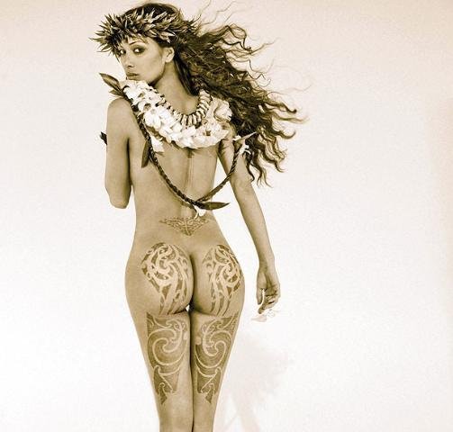 Nicole Scherzinger posa nua para cat&aacute;logo fotogr&aacute;fico