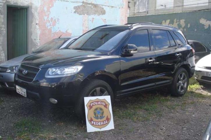 Carros de luxo tamb&eacute;m foram apreendidos
