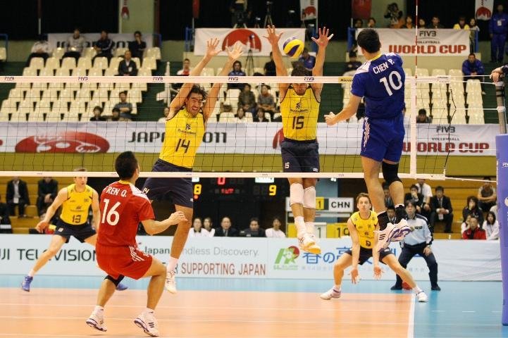Sele&ccedil;&atilde;o brasileira masculina derrotou os advers&aacute;rios por 3 sets a 2 