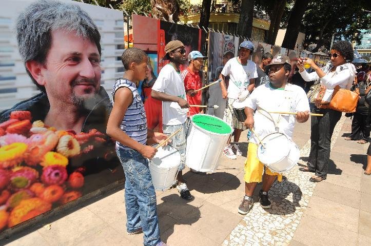 Escolas de samba participaram do flash mob