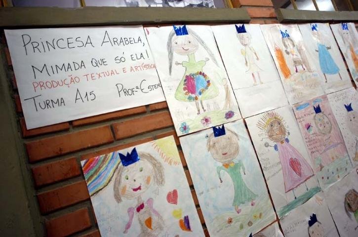 Tinga visita escola na zona Sul de Porto Alegre