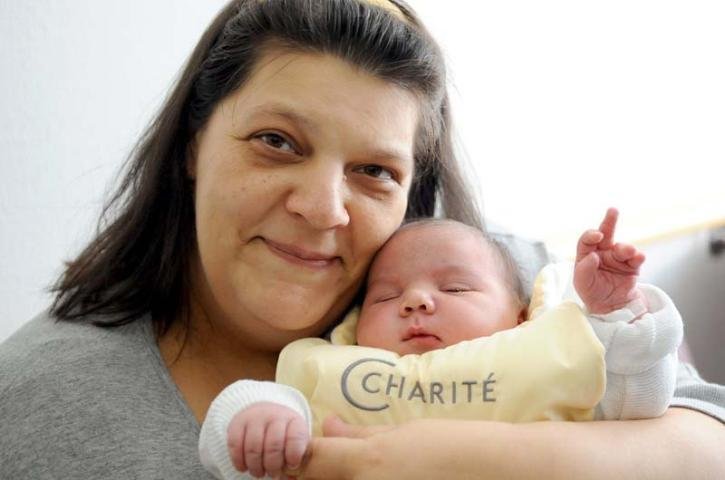 Mulher de 40 anos d&aacute; &agrave; luz beb&ecirc; mais pesado da Alemanha