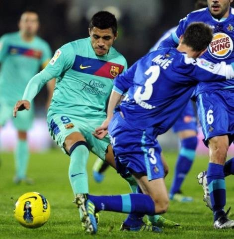 Barcelona perde do Getafe em Madri e v&ecirc; Real disparar