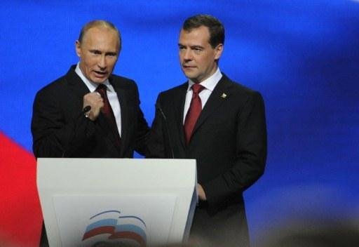 Putin (D) aceita concorrer na elei&ccedil;&atilde;o presidencial da R&uacute;ssia