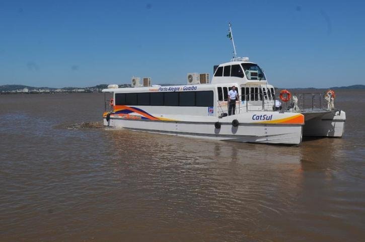 Em opera&ccedil;&atilde;o h&aacute; um m&ecirc;s, lota&ccedil;&atilde;o de catamar&atilde;s da rota Porto Alegre-Gua&iacute;ba supera expectativas