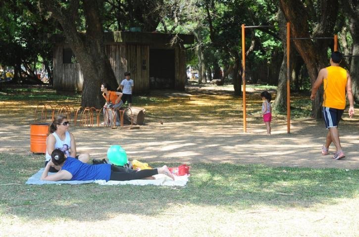 Porto Alegre repete clima de domingo e dever&aacute; ter m&aacute;ximas de 35&deg;C 
